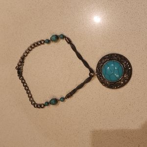 Western style turquoise coloured n3cklace